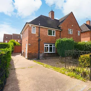 Alderton House - Spacious 3 Bed With Parking Holiday home