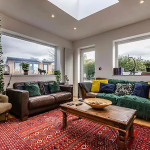 Carlton Hill House - 5 Bedroom House With Parking Holiday home